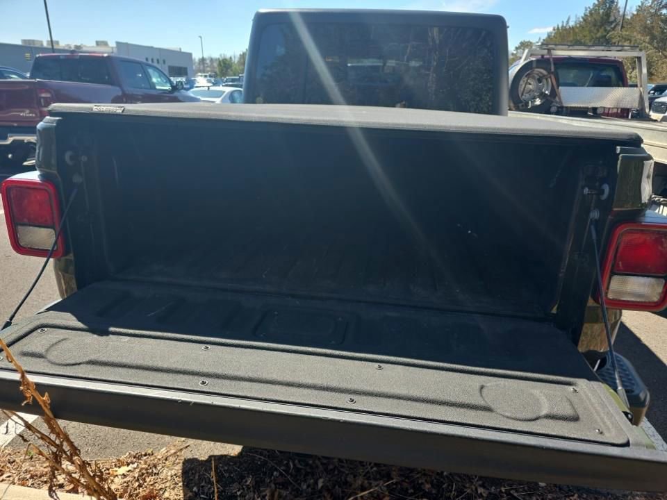 Used 2023 Jeep Gladiator Overland w/ Cold Weather Group image 10