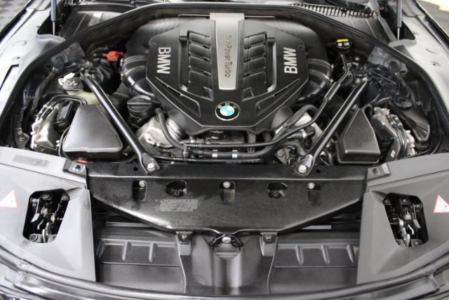 Used 2015 BMW 750Li xDrive AWD/4WD image 35