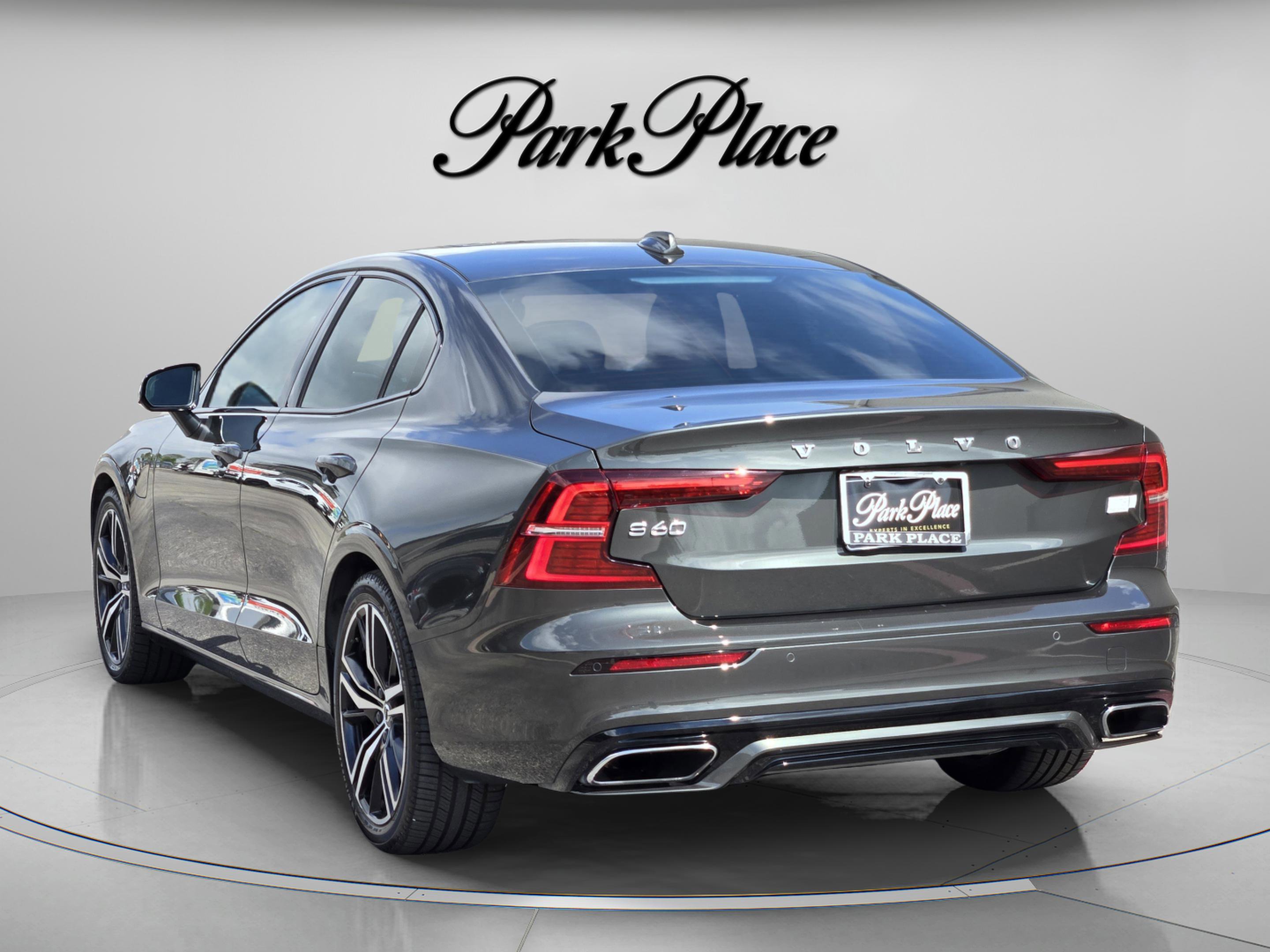 Used 2022 Volvo S60 T8 R-Design Expression w/ Premium Package image 3