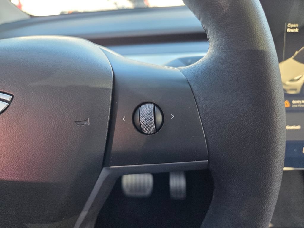 Used 2022 Tesla Model Y Performance AWD/4WD image 30