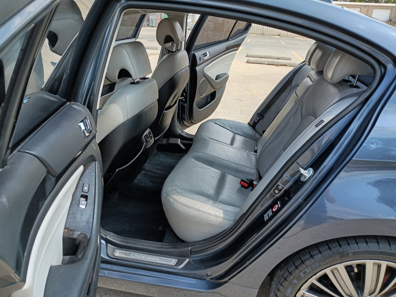 Used 2015 Kia Cadenza Limited image 12