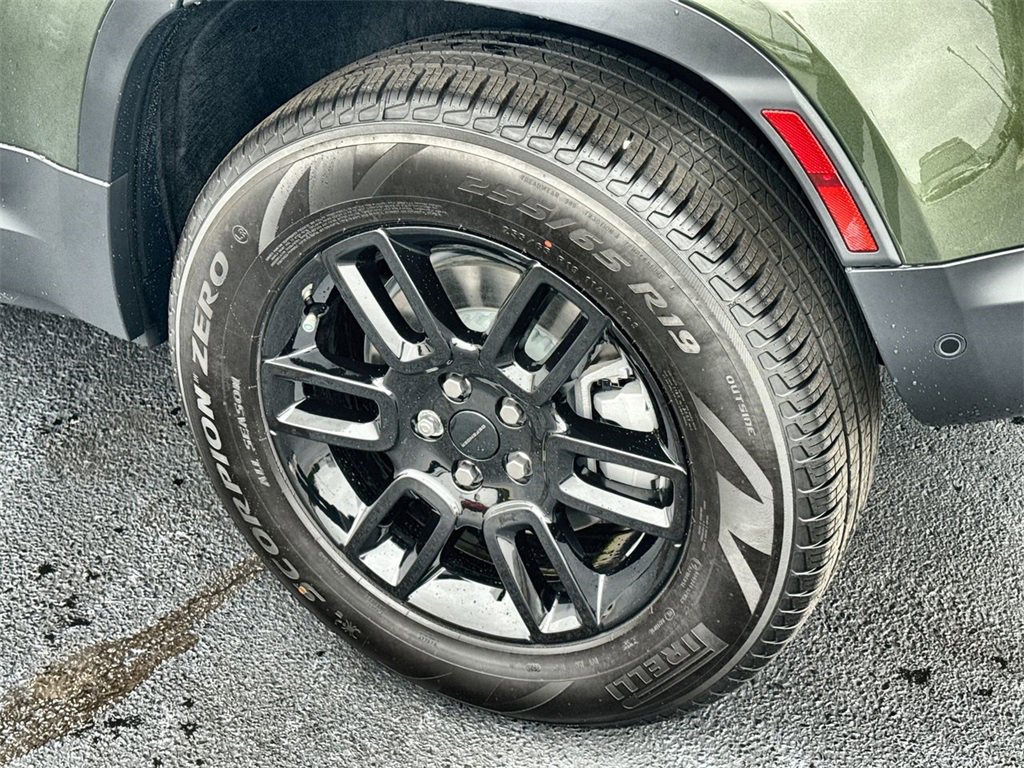 Used 2026 Land Rover Defender 110 S image 11