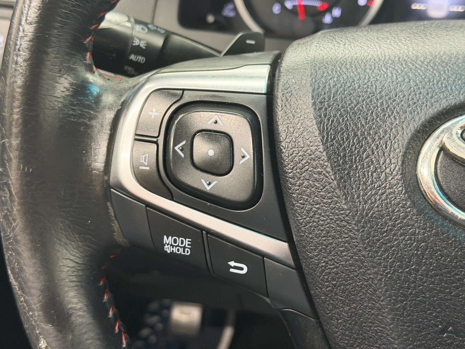 Used 2016 Toyota Camry SE FWD image 25