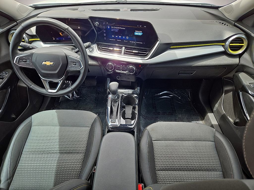 Used 2025 Chevrolet Trax LT w/ Driver Confidence Package FWD image 17