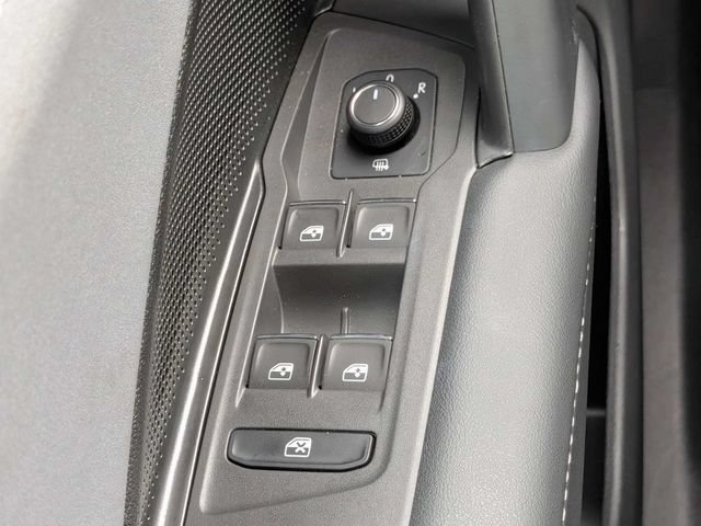 Used 2025 Volkswagen Tiguan SE FWD image 25