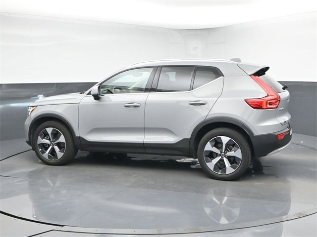 Used 2024 Volvo XC40 B5 Plus image 5