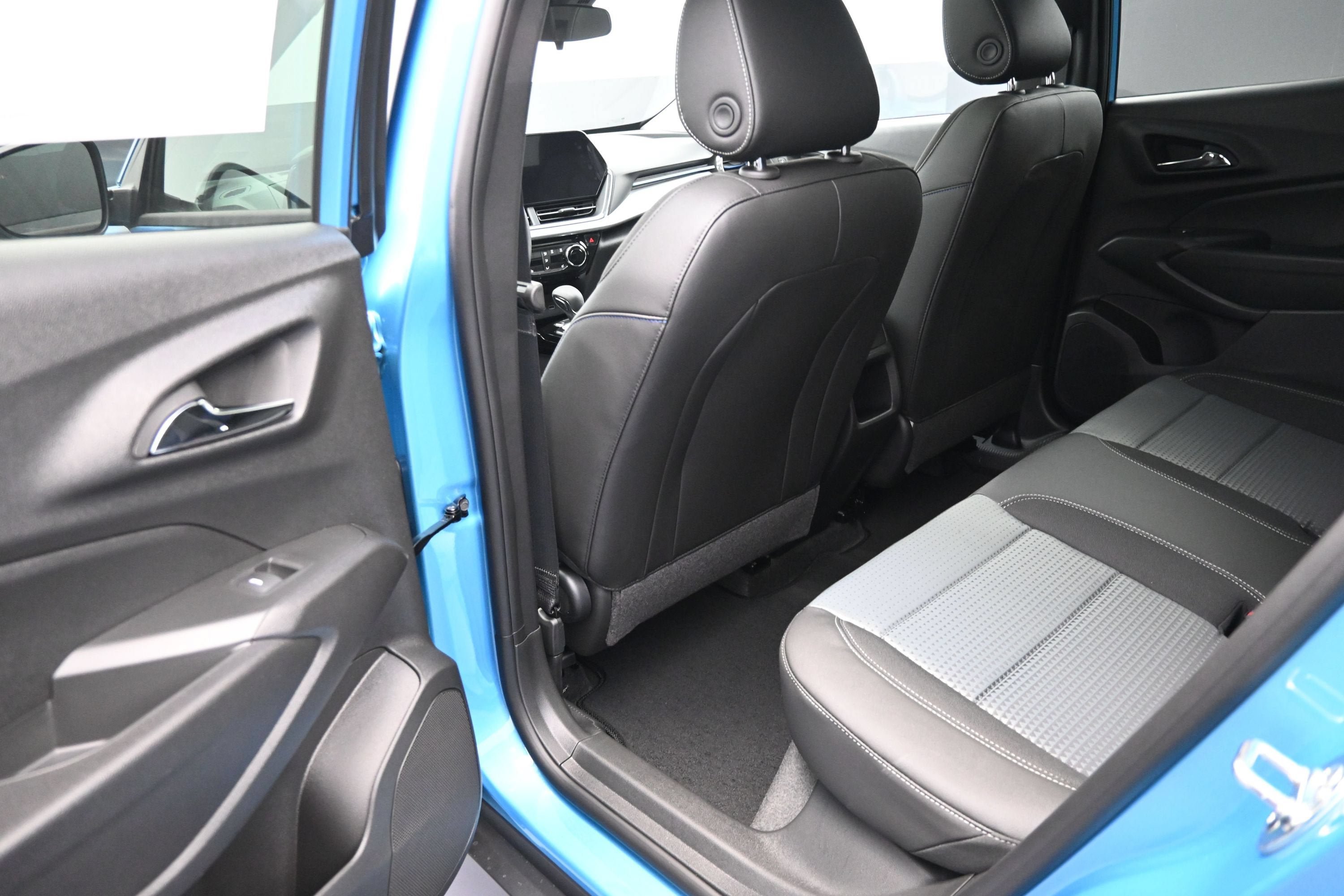 New 2026 Chevrolet Trax LT w/ Sunroof Package FWD image 28