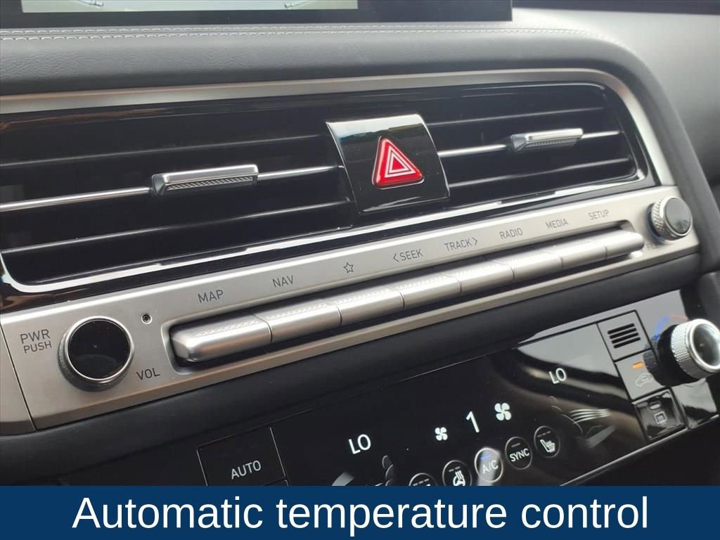 Used 2026 Genesis G70 2.5T image 4