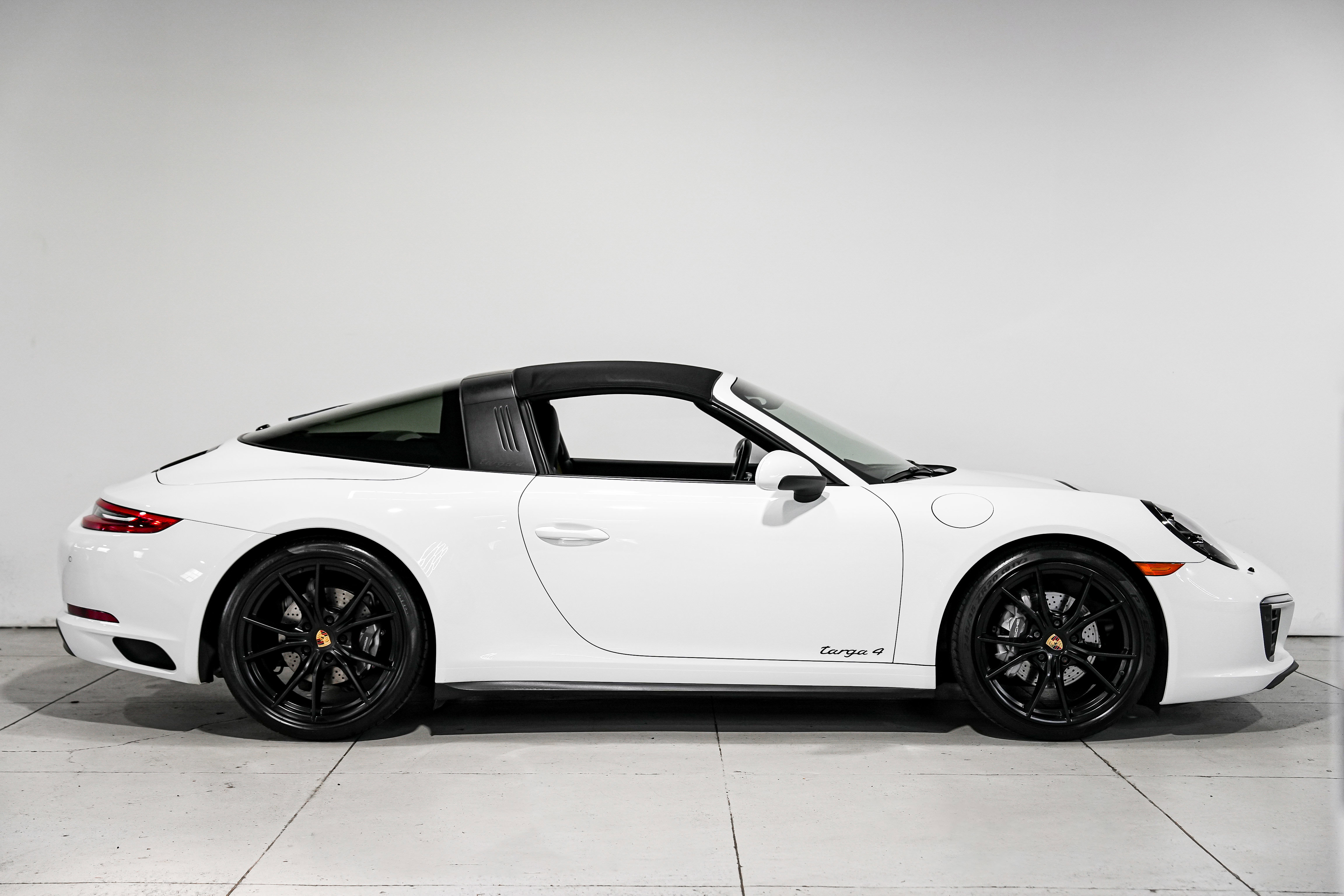 Used 2017 Porsche 911 Targa 4 image 3