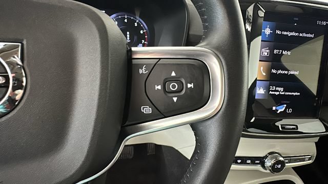 Used 2021 Volvo XC40 T4 Momentum FWD image 17