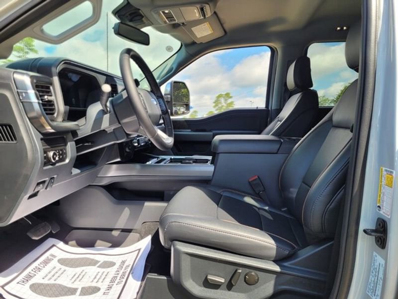 New 2025 Ford F250 Lariat w/ Chrome Package image 4