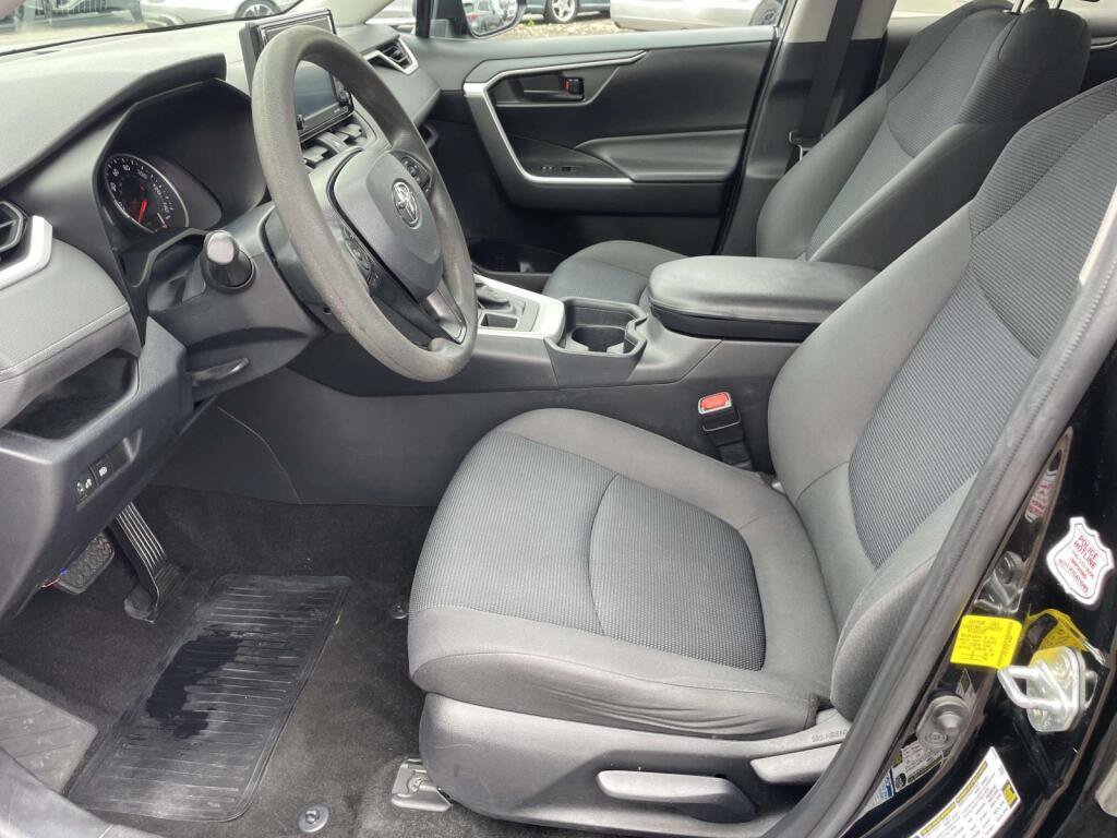 Used 2020 Toyota RAV4 LE AWD/4WD image 15