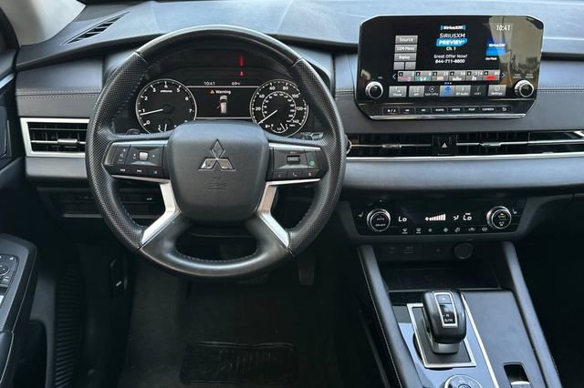 Used 2024 Mitsubishi Outlander SE image 15