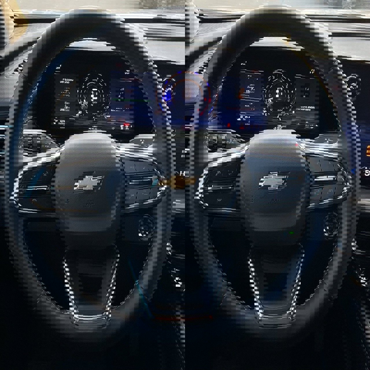 Used 2025 Chevrolet Traverse LT image 11