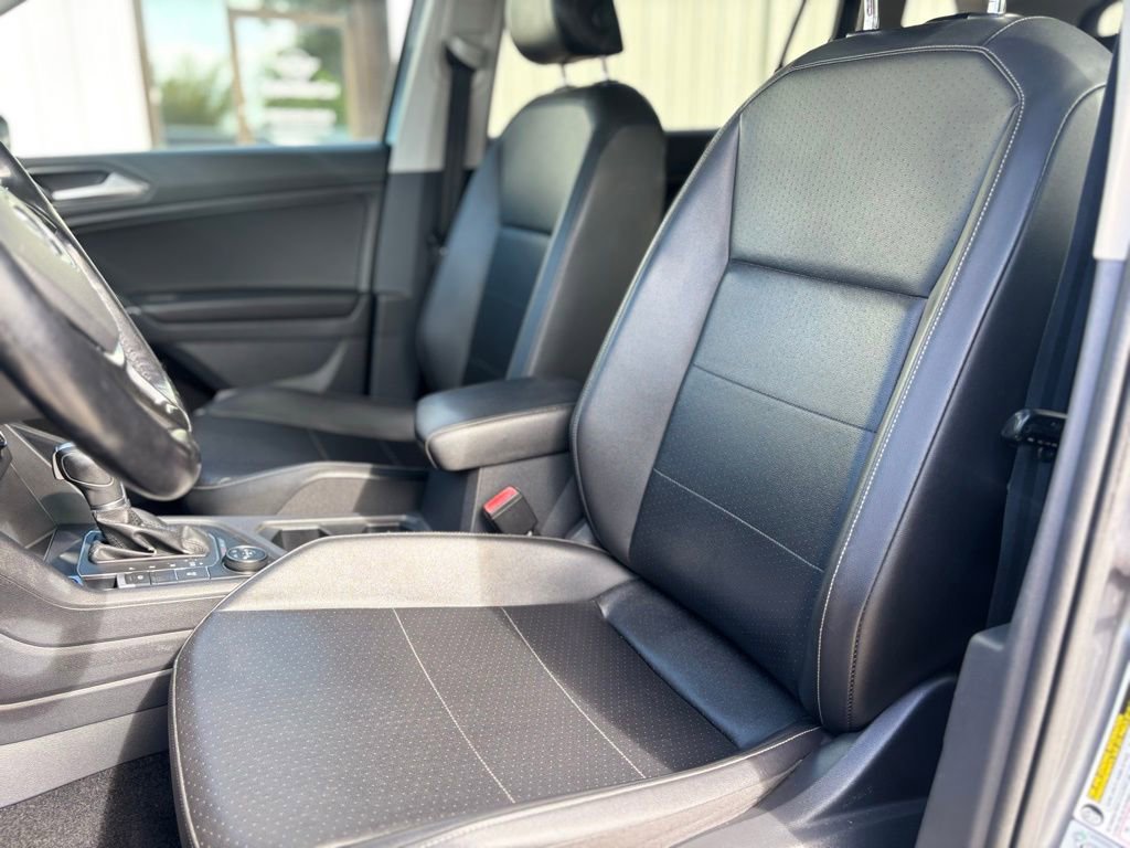 Used 2018 Volkswagen Tiguan SE w/ Panoramic Sunroof Package AWD/4WD image 11