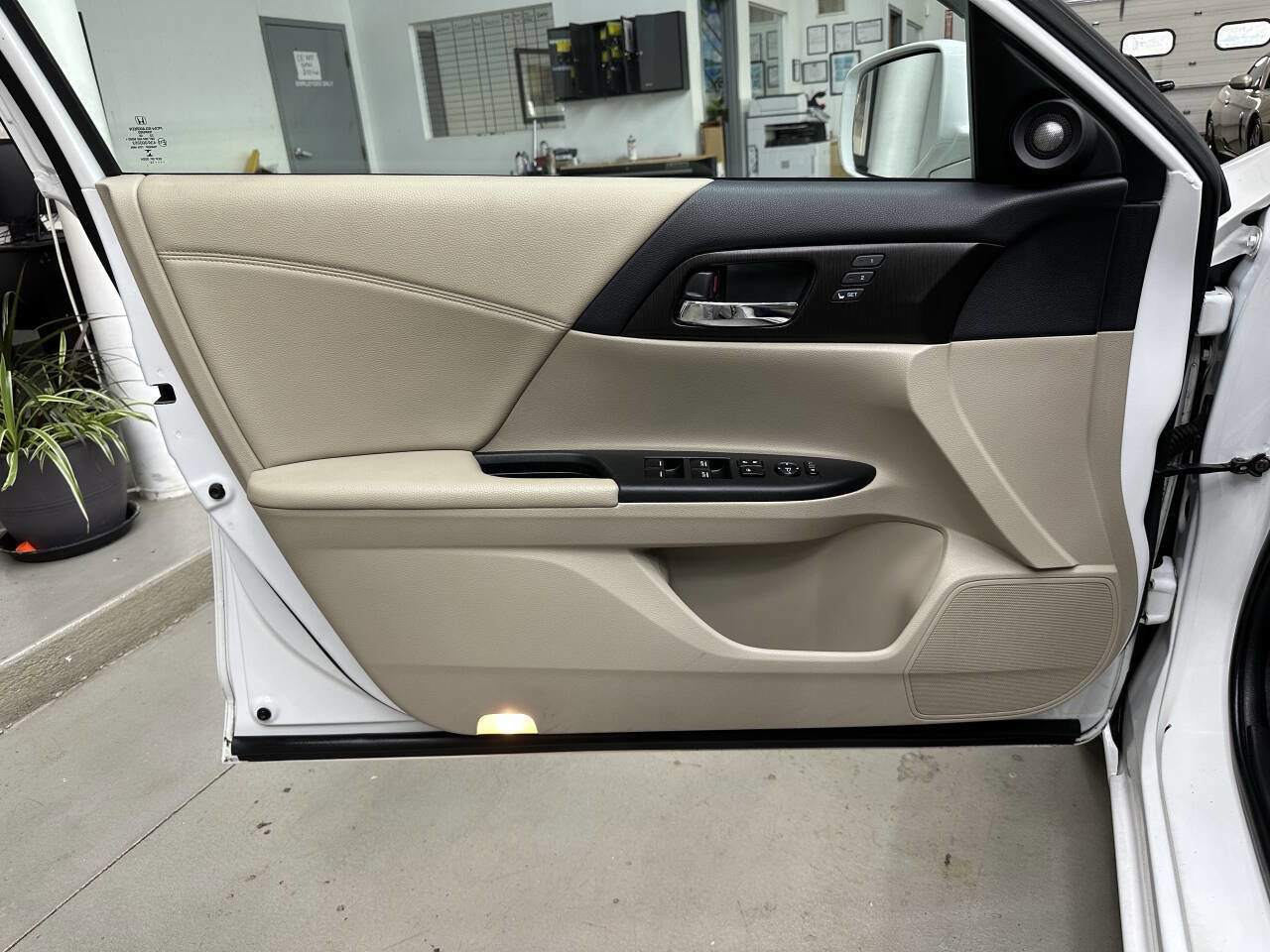 Used 2014 Honda Accord Touring image 10