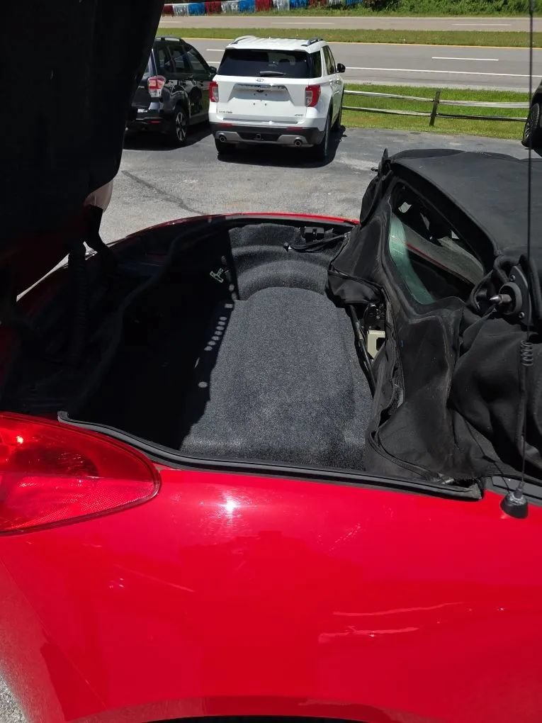 Used 2006 Pontiac Solstice Convertible w/ Premium Package RWD image 10