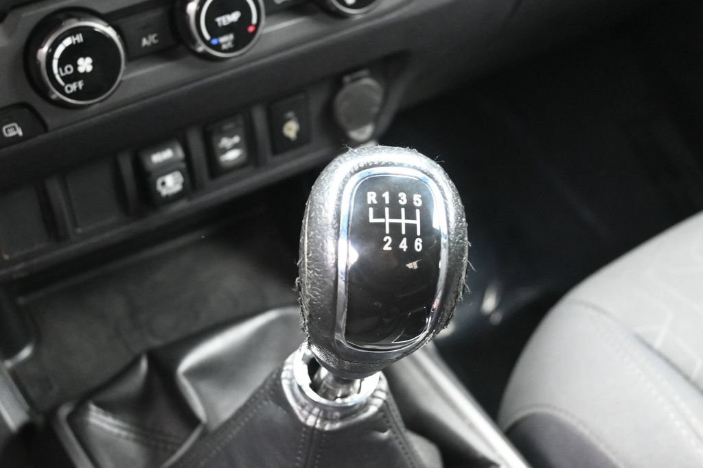 Used 2018 Toyota Tacoma TRD Sport AWD/4WD image 18