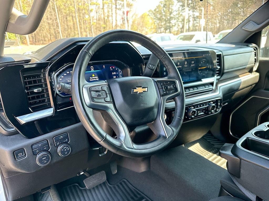 Used 2025 Chevrolet Silverado 2500 LT w/ Convenience Package image 10