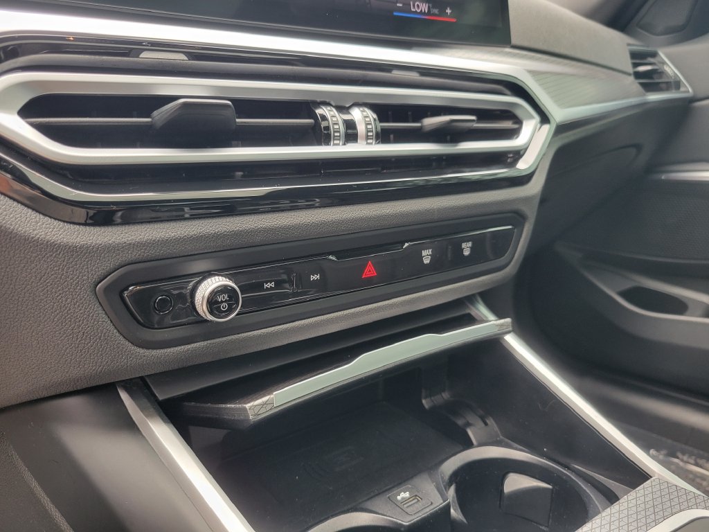 Used 2024 BMW 330i Sedan w/ M Sport Package RWD image 30