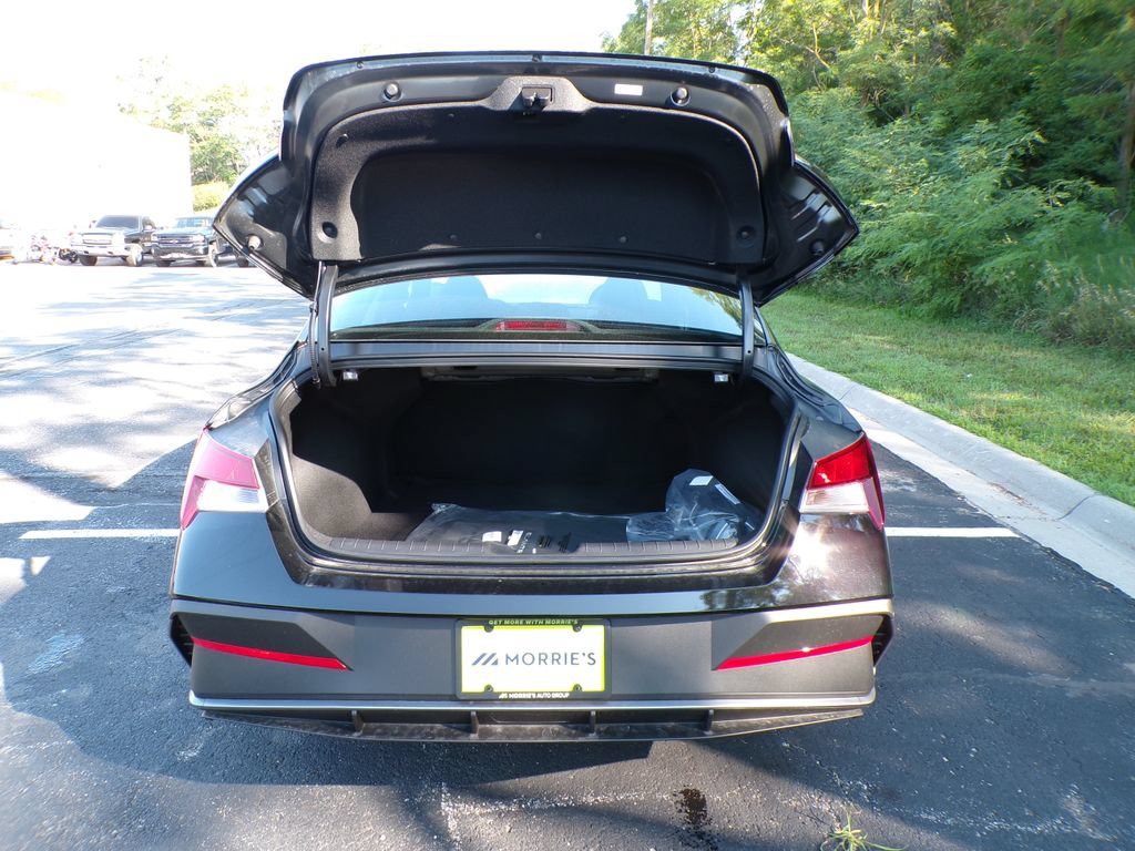 New 2026 Hyundai Elantra Sport FWD image 17