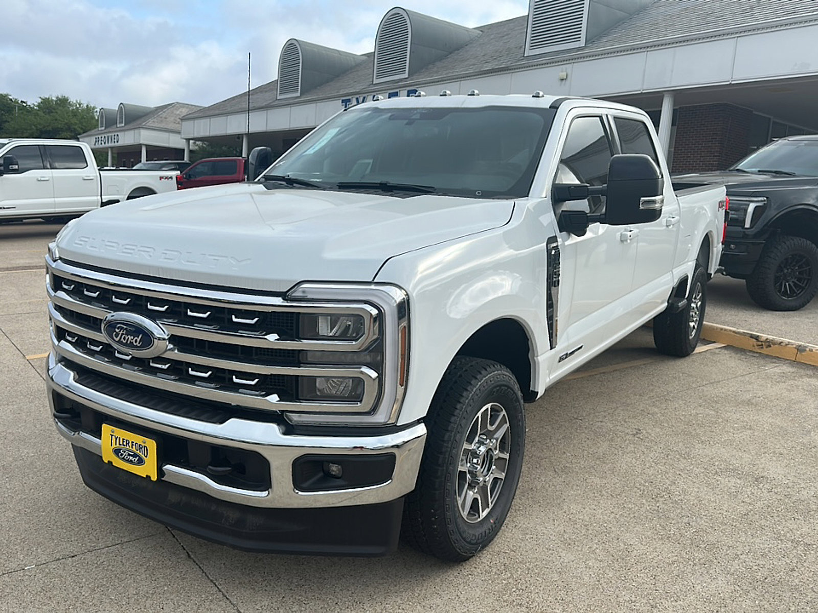 New 2026 Ford F250 Lariat w/ FX4 Off-Road Package AWD/4WD image 3