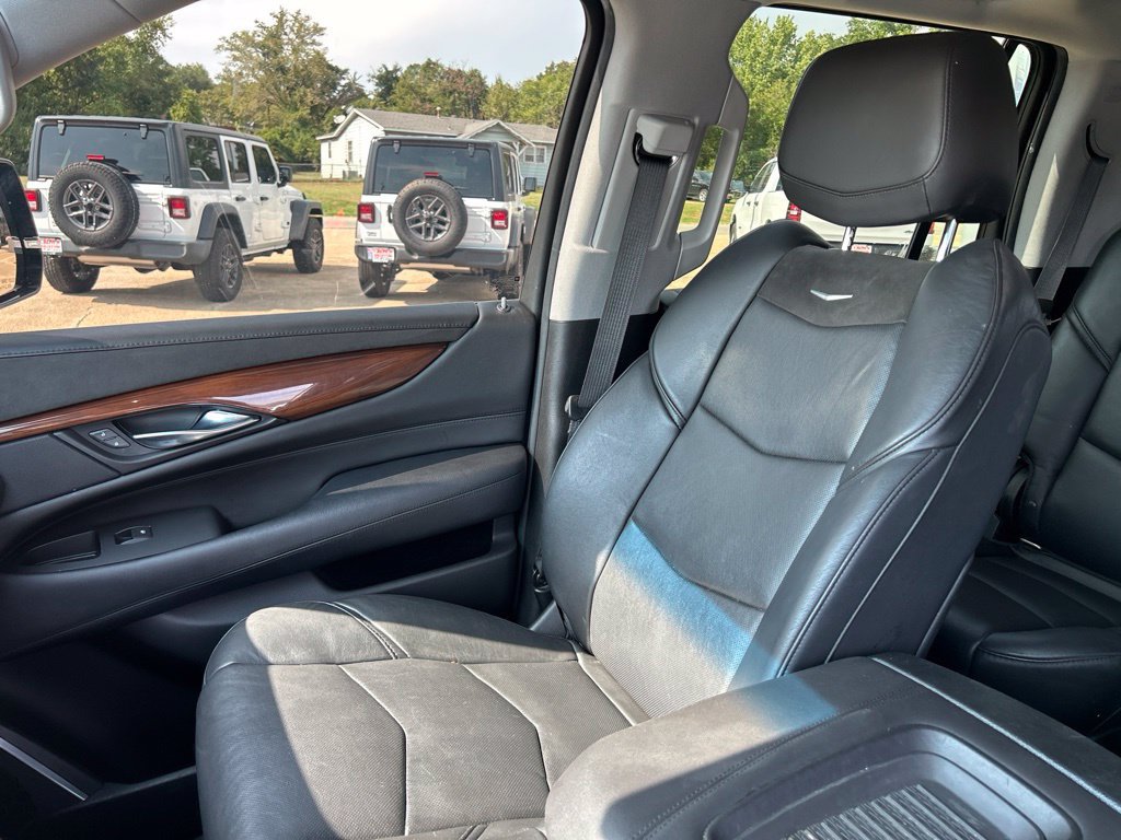 Used 2018 Cadillac Escalade Luxury AWD/4WD image 8