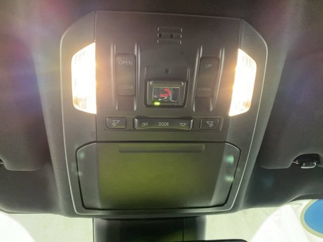 Used 2023 Toyota Highlander XSE AWD/4WD image 25