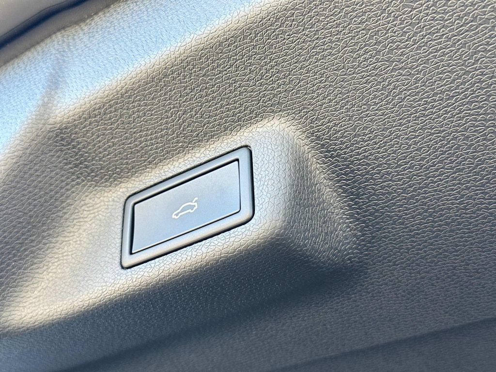 New 2025 Volkswagen ID. Buzz Pro S RWD image 20