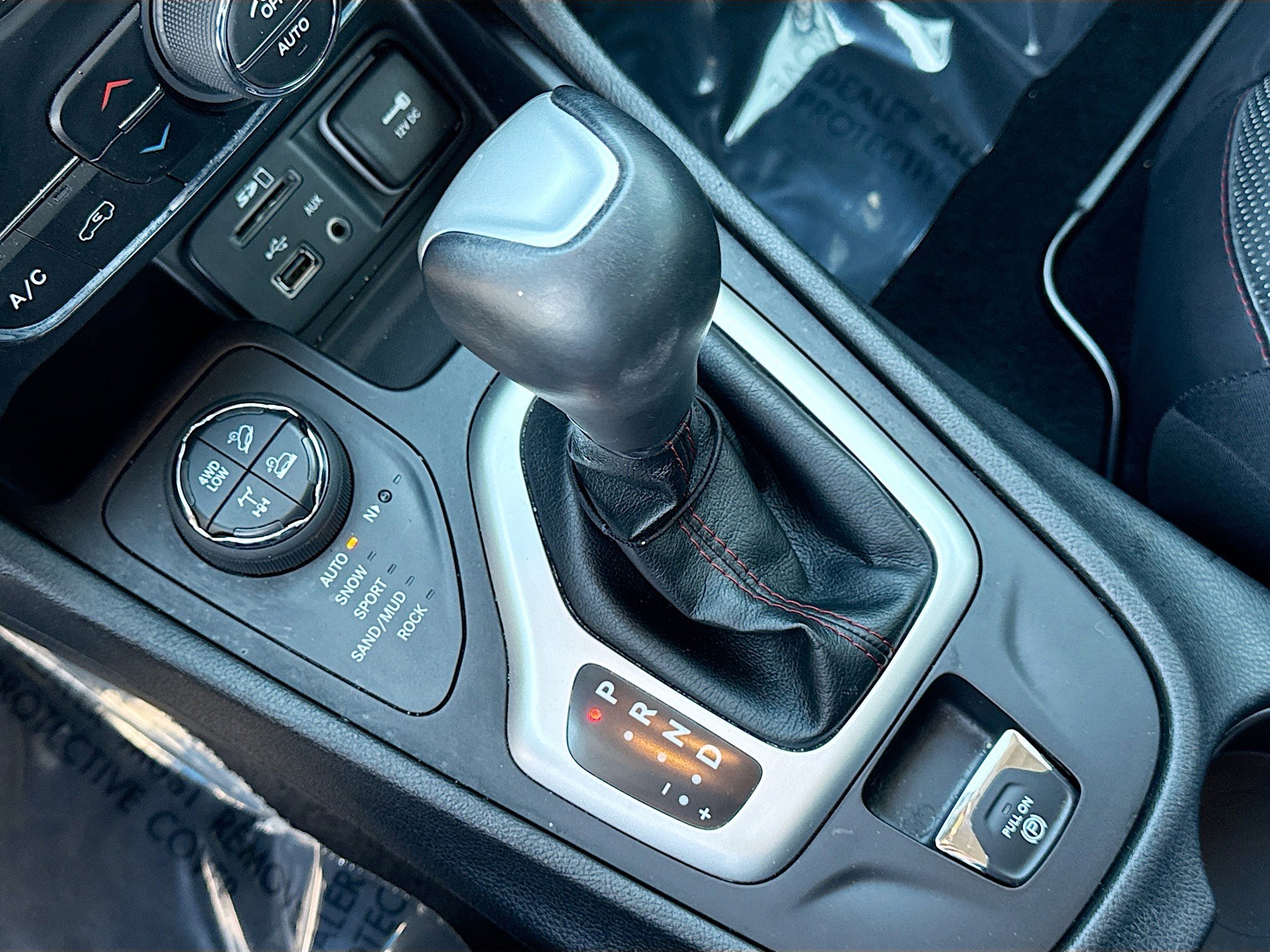 Used 2018 Jeep Cherokee Trailhawk w/ Quick Order Package 27L image 28