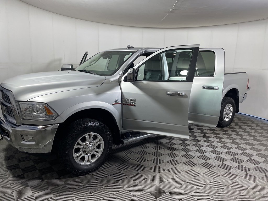 Used 2016 RAM 3500 Laramie image 11