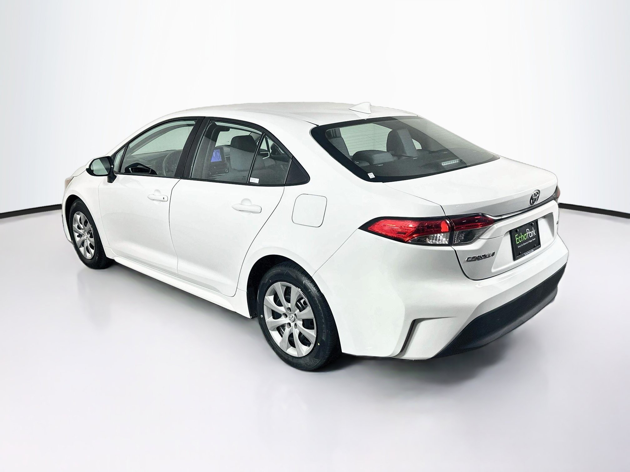 Used 2025 Toyota Corolla LE FWD image 5
