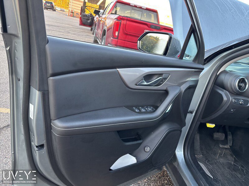 Used 2025 Chevrolet Blazer LT w/ Convenience Package FWD image 9