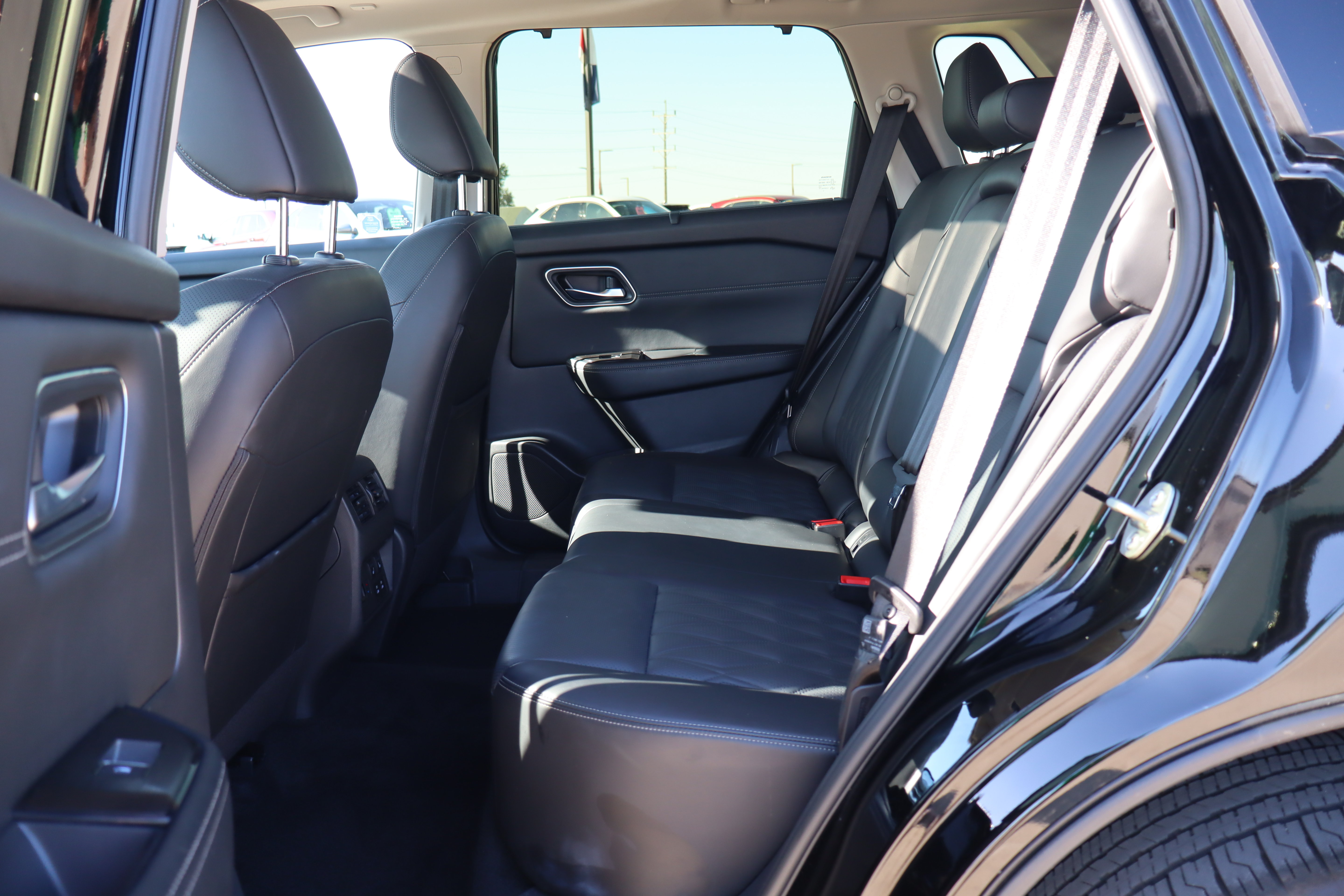 Used 2026 Nissan Rogue Platinum w/ Platinum Premium Package AWD/4WD image 11