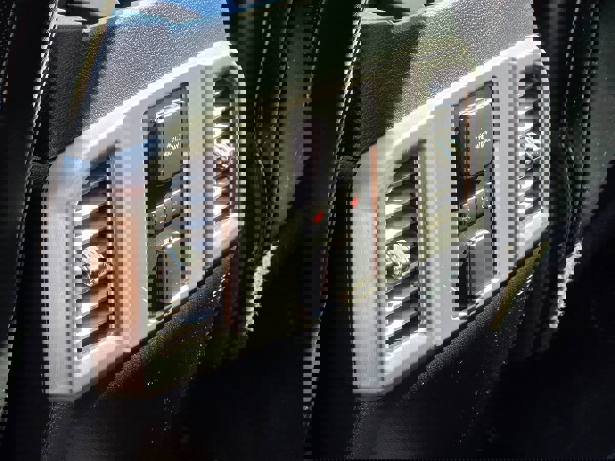 Used 2015 Ford F150 Platinum w/ Equipment Group 701A Luxury image 28