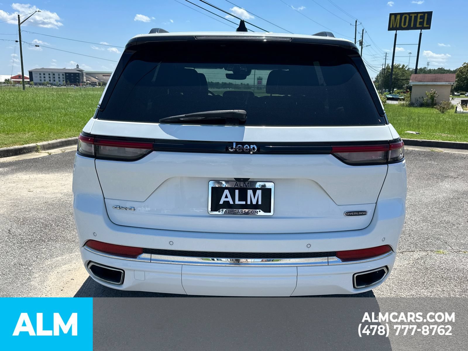 Used 2023 Jeep Grand Cherokee Overland AWD/4WD image 6