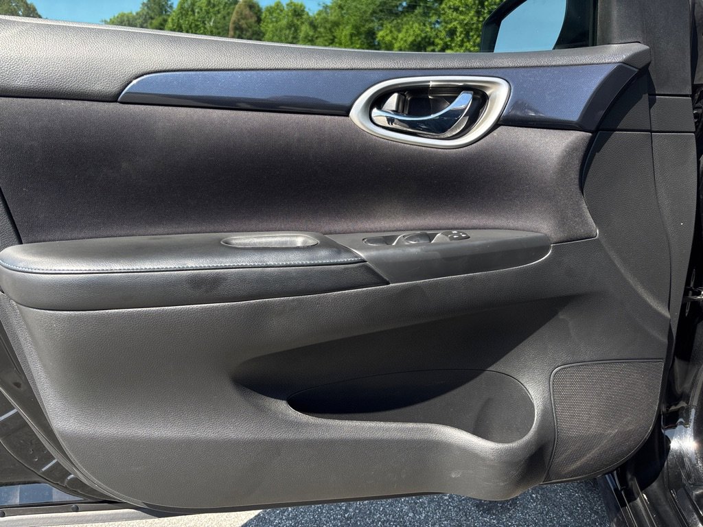 Used 2017 Nissan Sentra SR Turbo w/ SR Midnight Edition FWD image 10