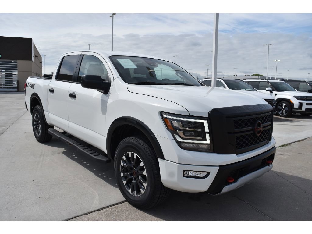 Used 2024 Nissan Titan PRO-4X image 7