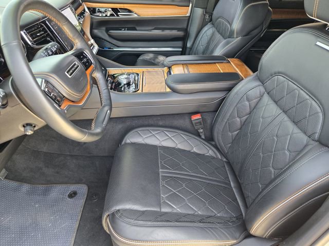 Used 2023 Jeep Grand Wagoneer Series III AWD/4WD image 13