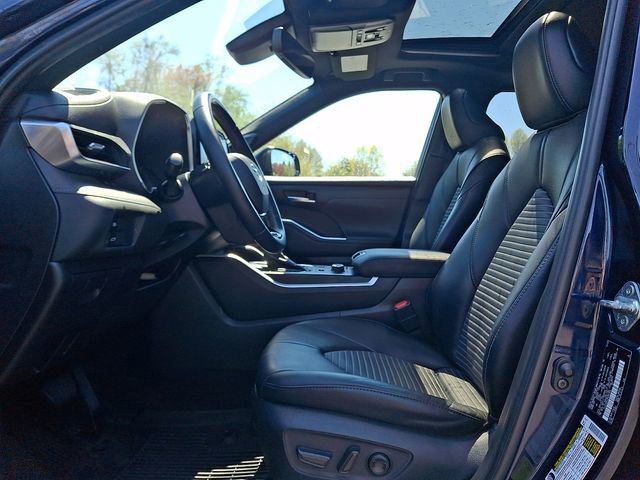 Used 2021 Toyota Highlander XSE AWD/4WD image 15