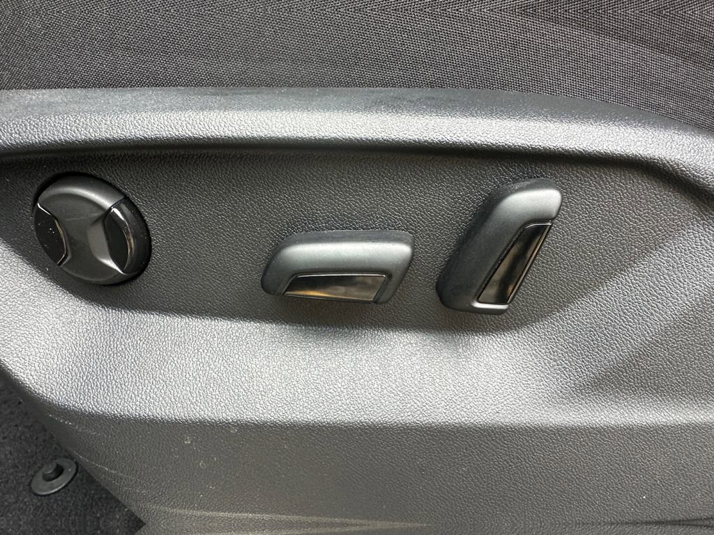 Used 2025 Volkswagen Atlas Peak Edition SE image 10