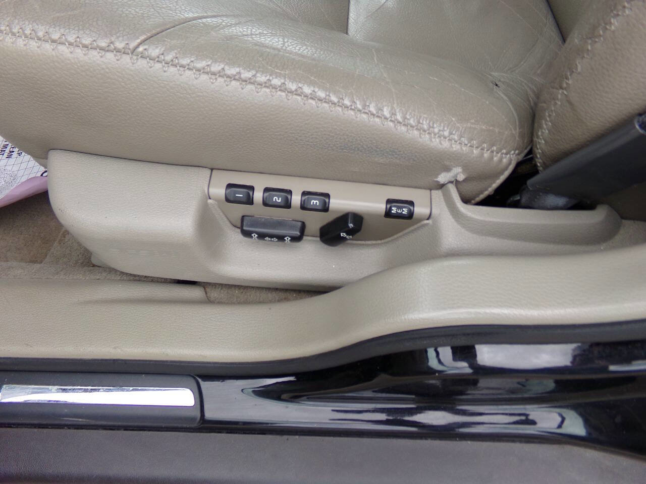 Used 2004 Volvo V70 AWD/4WD image 17