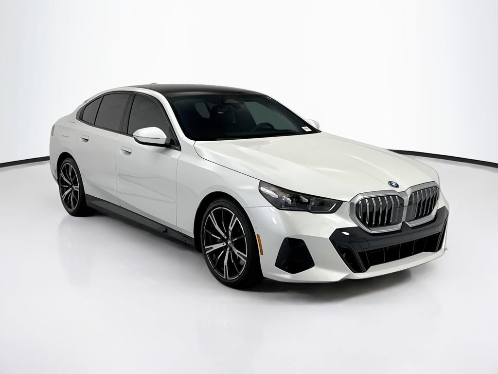 Used 2026 BMW 550e xDrive w/ Premium Package AWD/4WD image 3