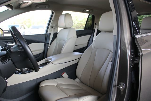 Used 2018 Buick Envision Premium w/ Driver Confidence Package image 11