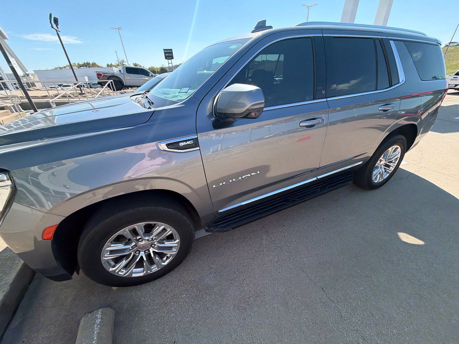 Used 2021 GMC Yukon SLT w/ SLT Luxury Plus Package RWD image 3