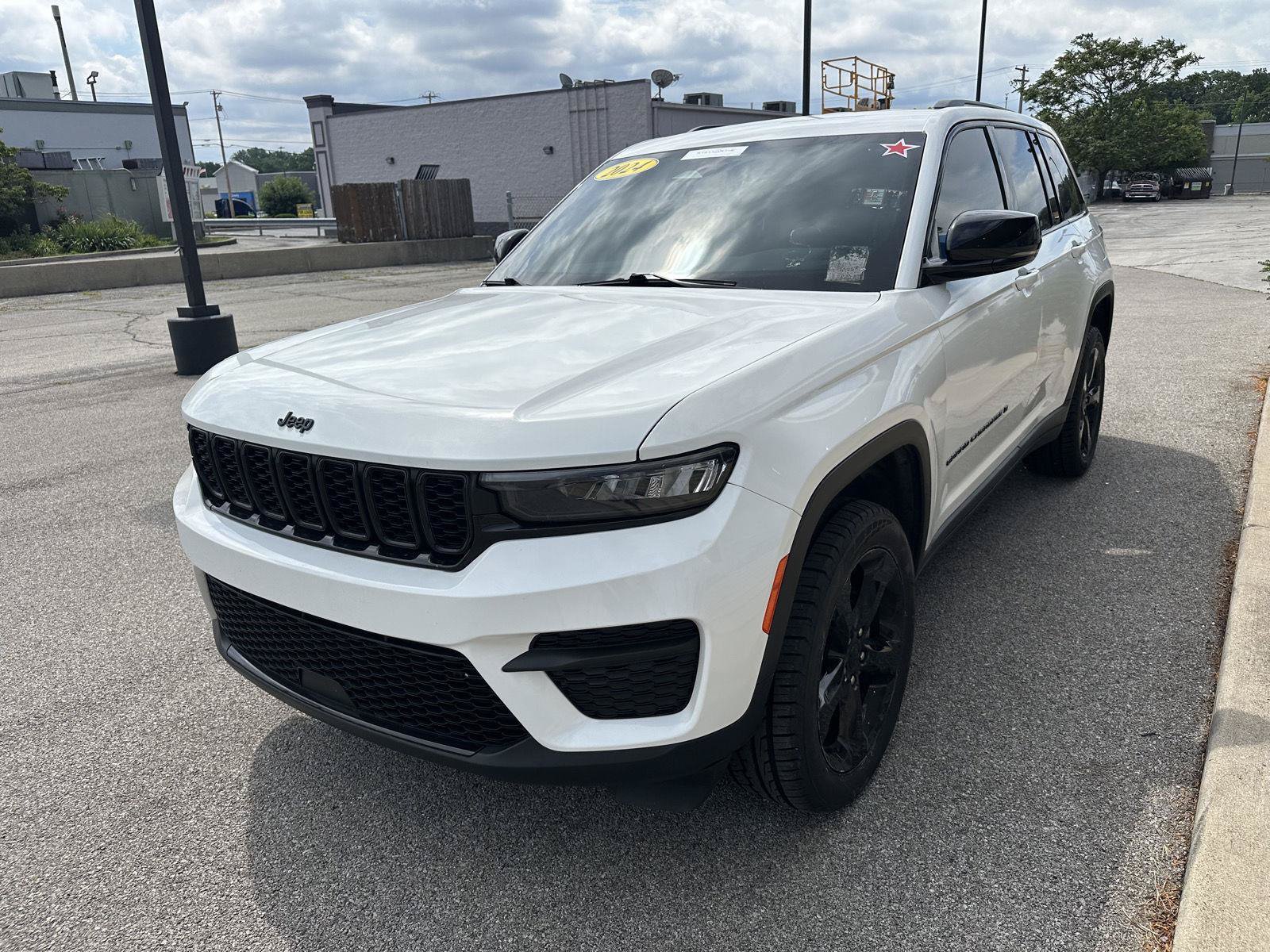 Used 2024 Jeep Grand Cherokee Altitude AWD/4WD image 6