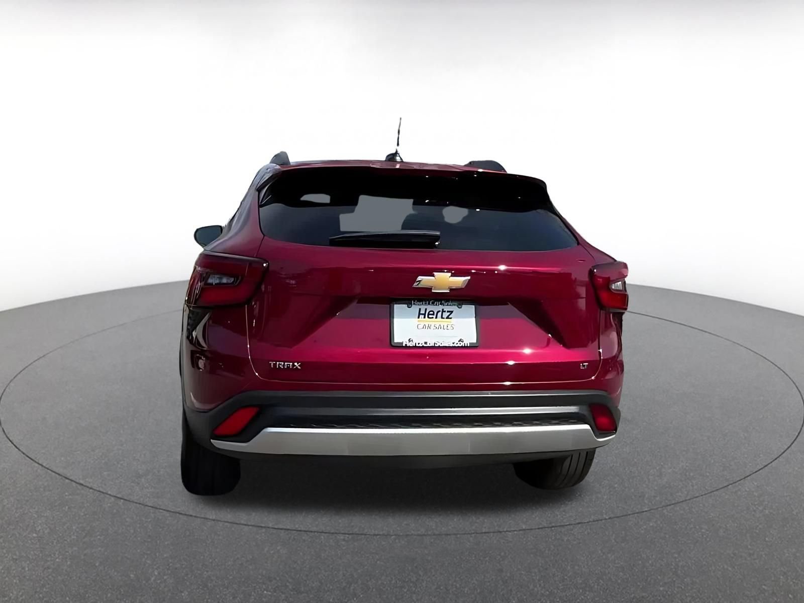 Used 2025 Chevrolet Trax LT FWD image 11