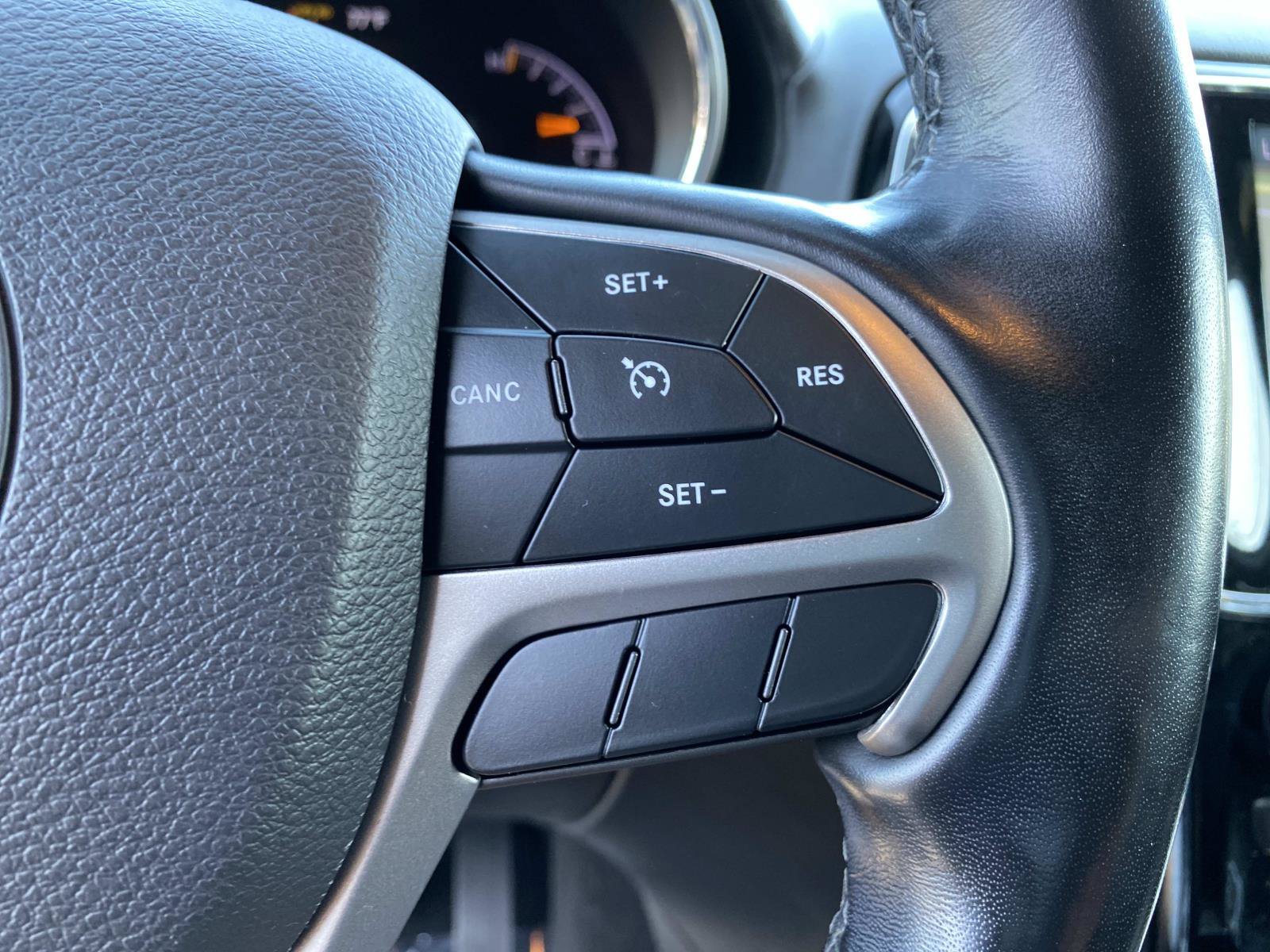 Used 2020 Jeep Grand Cherokee Overland AWD/4WD image 19