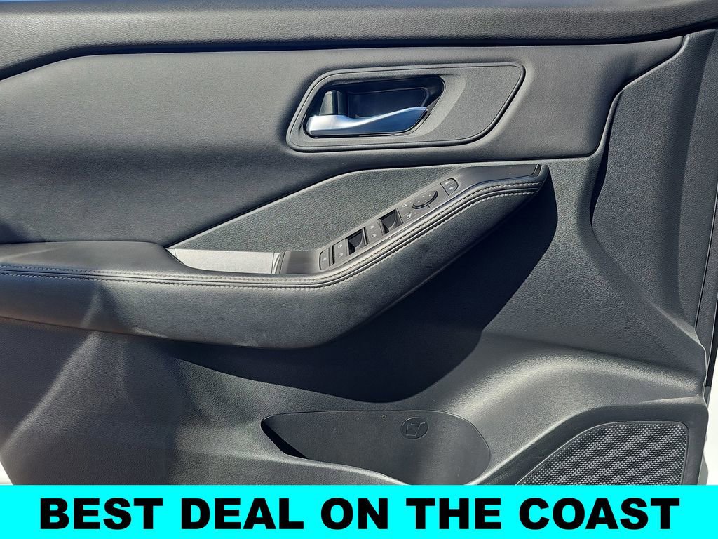 Used 2024 Nissan Rogue SV image 26