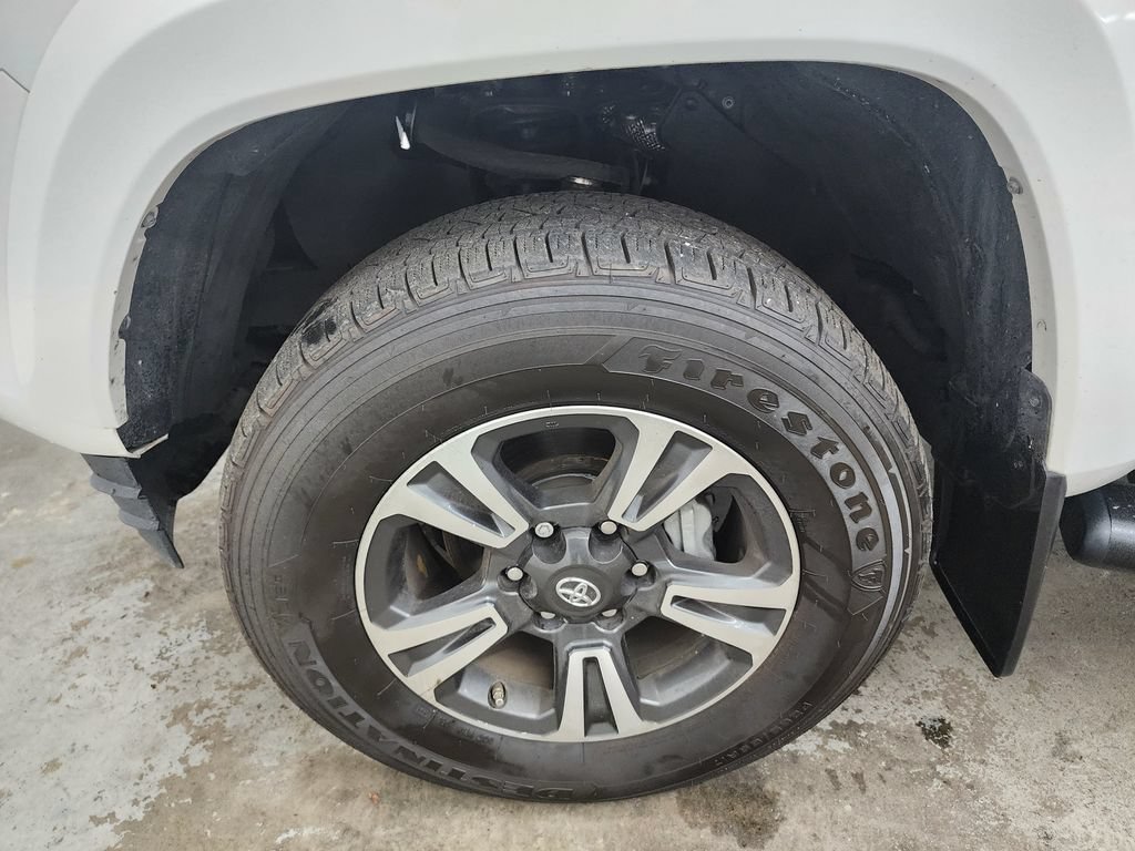 Used 2018 Toyota Tacoma TRD Sport w/ Exterior Package AWD/4WD image 36